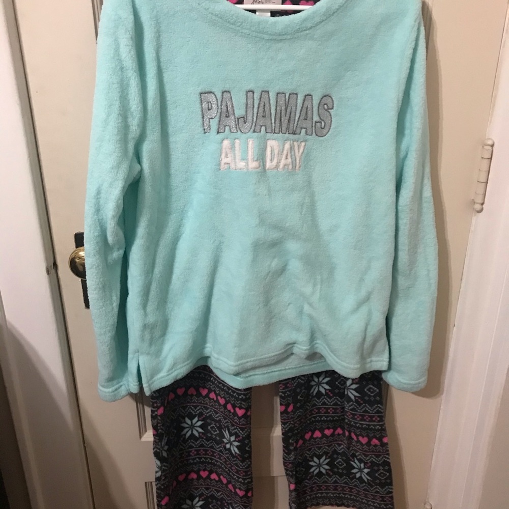Just Be 2 piece pajama set, size large.